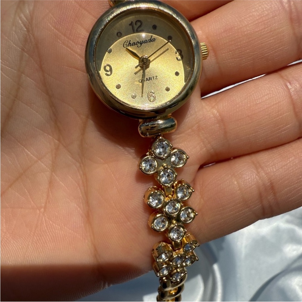Panthere Vintage Gold Women's Watch with Crystal Accents